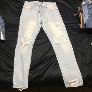 Men’s distressed denim pants